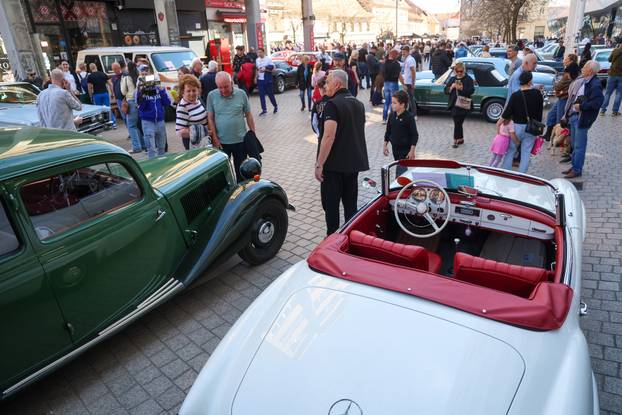 Zagreb: Na Europskom trgu održana je izložba oldtimera