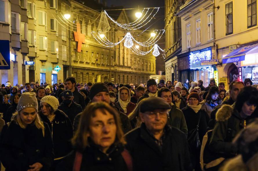 VIDEO Privedeno dvoje, glavni organizatori: 'Netko nam je ukrao prosvjed'