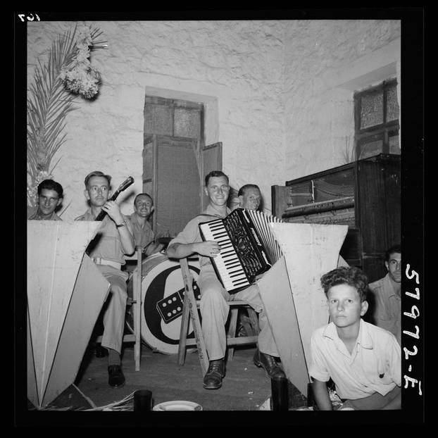 FOTO Pogledajte kako su Hrvati živjeli u El Shattu: U izbjeglištvu su slikali, svirali, radili igračke