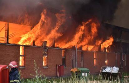 Vatra je "progutala" tvornicu: Srećom, radnici su se spasili