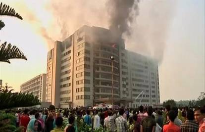 Bangladeš: Najmanje 25 ljudi poginulo je u požaru tvornice