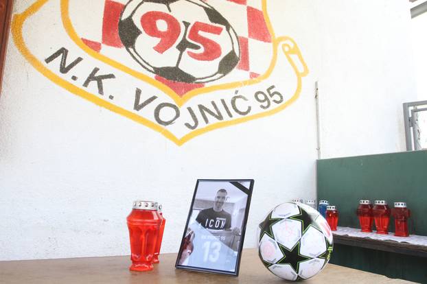 Vojni?: Tuga u NK Vojni? 95 nakon pogibije Nikole Pokriva?a