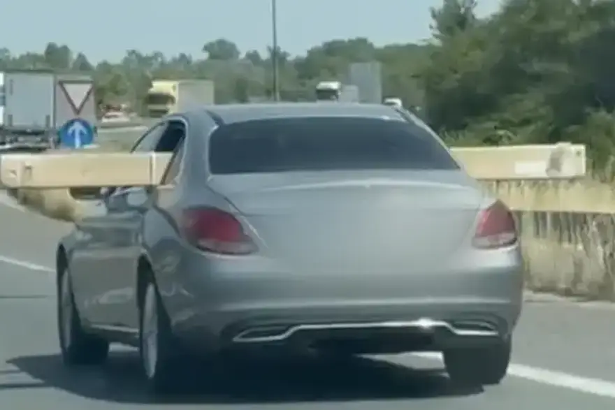 Bizarne scene na A1: 'Sve sam vidio, ali ovo je opasno. Pa kutija strši s obe strane auta!'