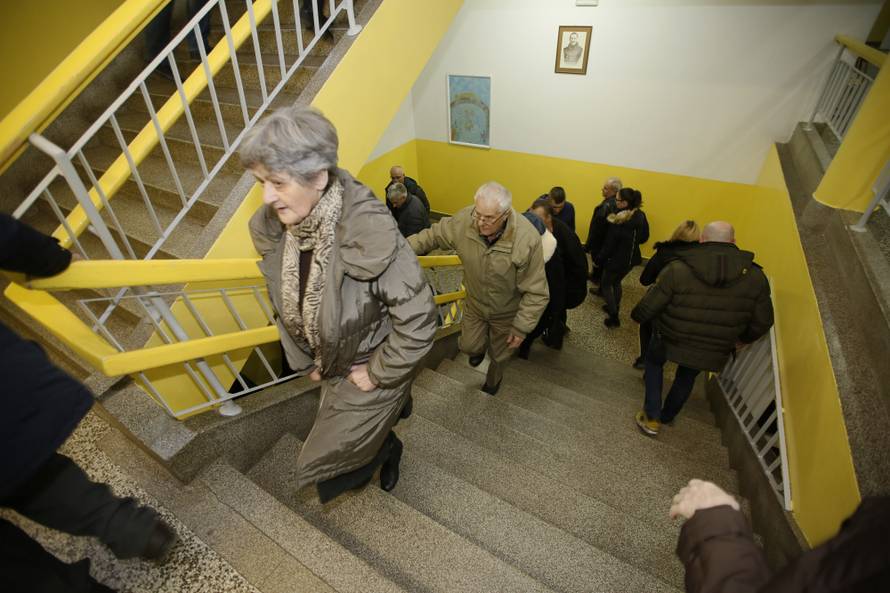 Izborni dan: Redovi u Mostaru, veća izlaznost, sumnjivi SMS...