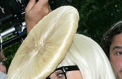 Uplašena Lady GaGa zabranila je pristup ludoj obožavateljici