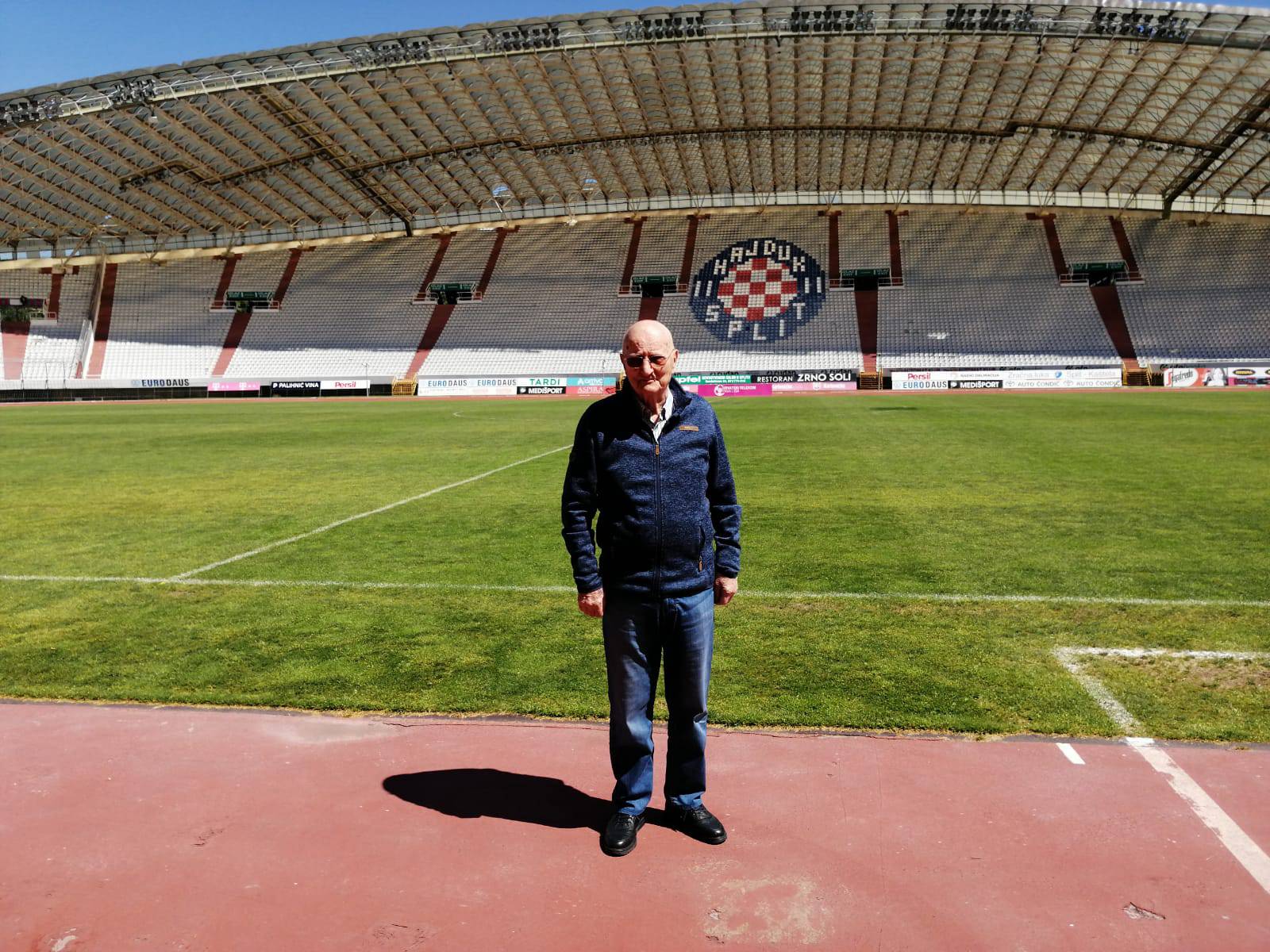 'Kada umrem umotan u bilo': Šjor Niki su ispunili zadnju želju, pokopali ga uz zastavu Hajduka