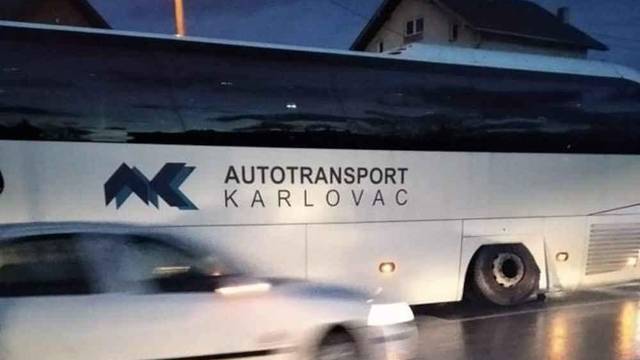 S busa u Dugoj Resi otpao kotač pa se zabio u drugi automobil