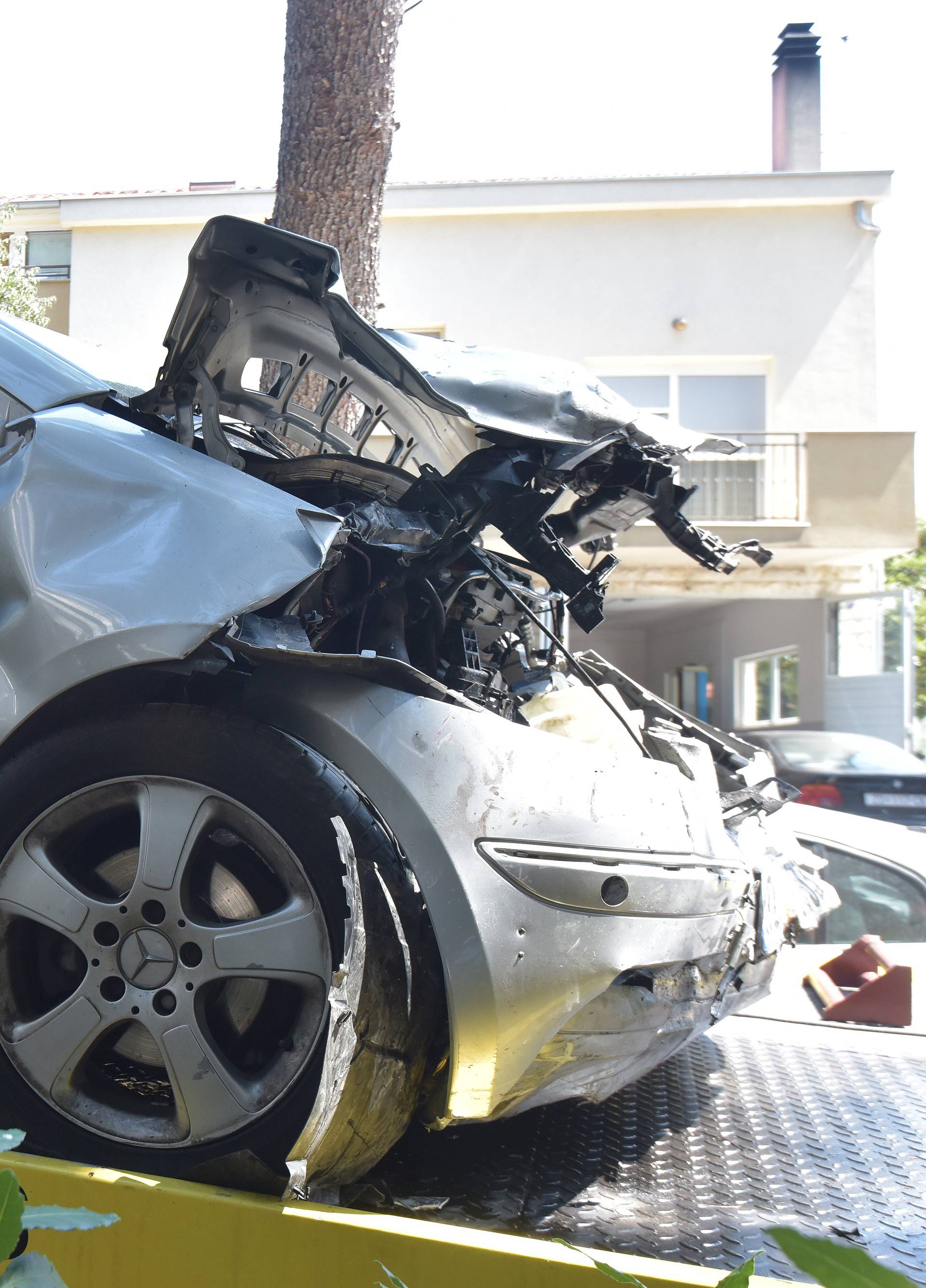 Na njen auto naletio Mercedes: Preminula ozlijeđena djevojka