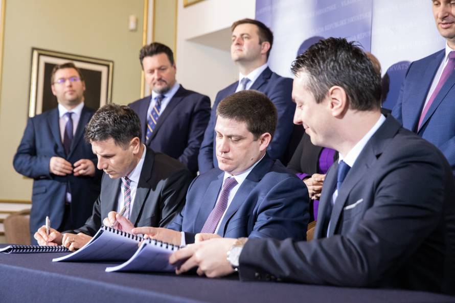 Dubrovnik: Nakon sjednice Vlade potpisano pedeset investicijskih ugovora