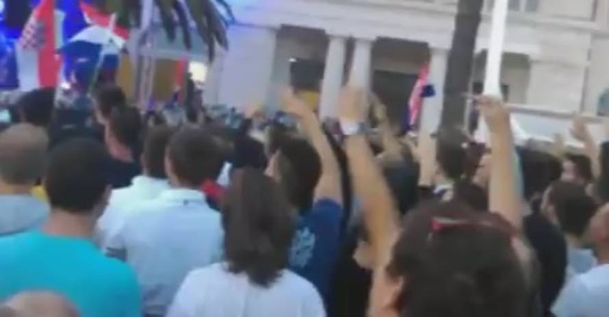 Navijači Hajduka u Splitu na skupu HDZ-a: 'Izdaja, izdaja...'