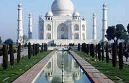 Student pokazivao penis pred indijskim Taj Mahalom