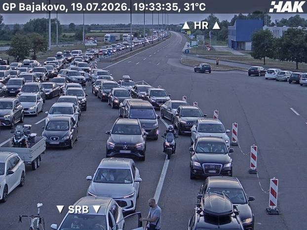 FOTO Ogromne gužve na cestama. Vozi se u kolonama