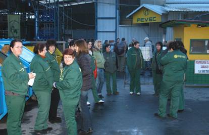 Rijeka: Radnici iz Peveca bacali svu smrznutu hranu