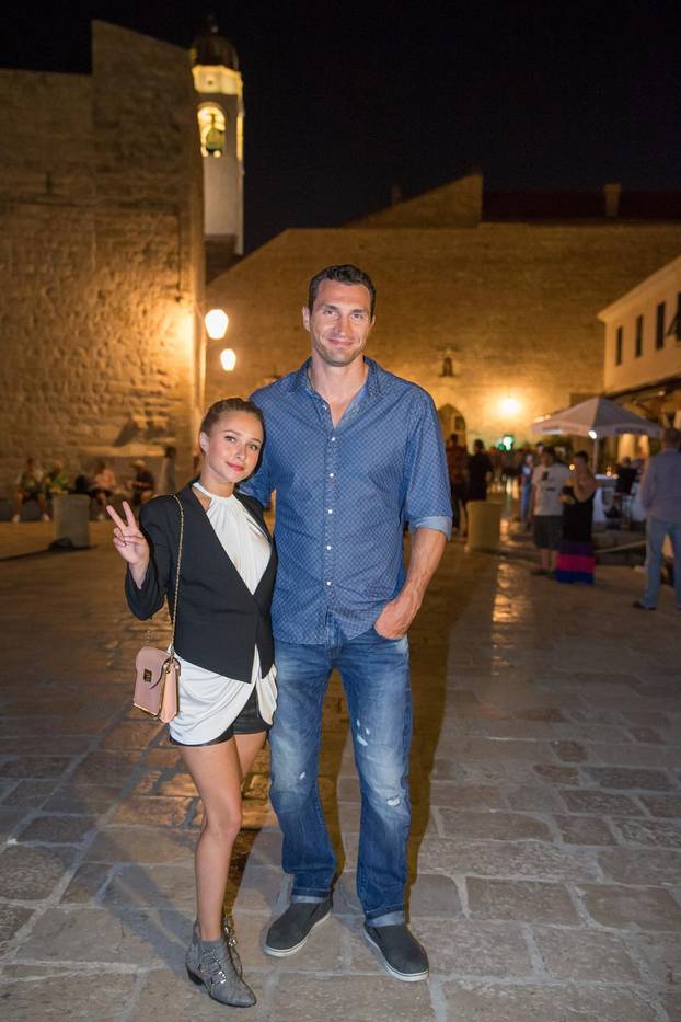 Dubrovnik: Vladimir Kli?ko i Hayden Panettiere iskrcali se s jahte Va Bene i pro&scaron;etali Gradom