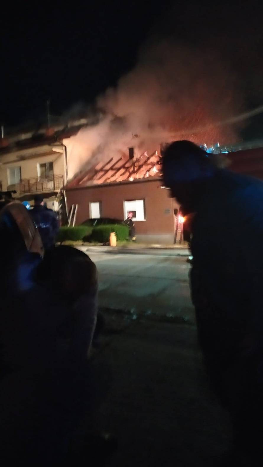 Produžni kabel uzrokovao požar u Donjem Miholjcu: 'Sin nas je probudio vatra je sve progutala'