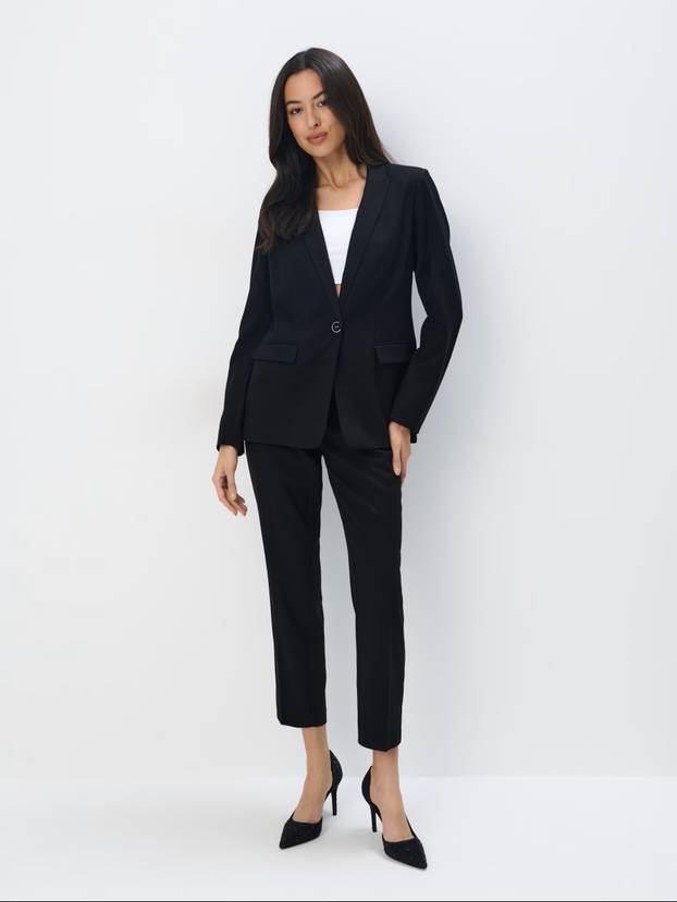 Hit ženska odijela po povoljnim cijenama koje morate imati