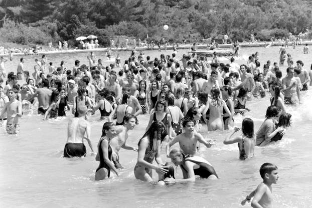 Zadar: Tradicionalna Picnic biciklijada Sabuša okupila velik broj biciklista, 20.6.1994.