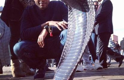 Nije kao druge zvijezde: Usher se na odmoru igrao s kobrama