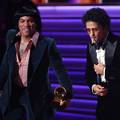 Bruno Mars zapalio cigaretu tijekom primanja Grammyja, obožavatelji: Mogu dobiti dim?