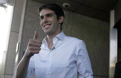 Navijači "u deliriju": Ricky Kaka sletio je u Madrid...