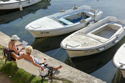 Zadar: Sunčan i ugodan dan uz more neki iskoristili i za kupanje