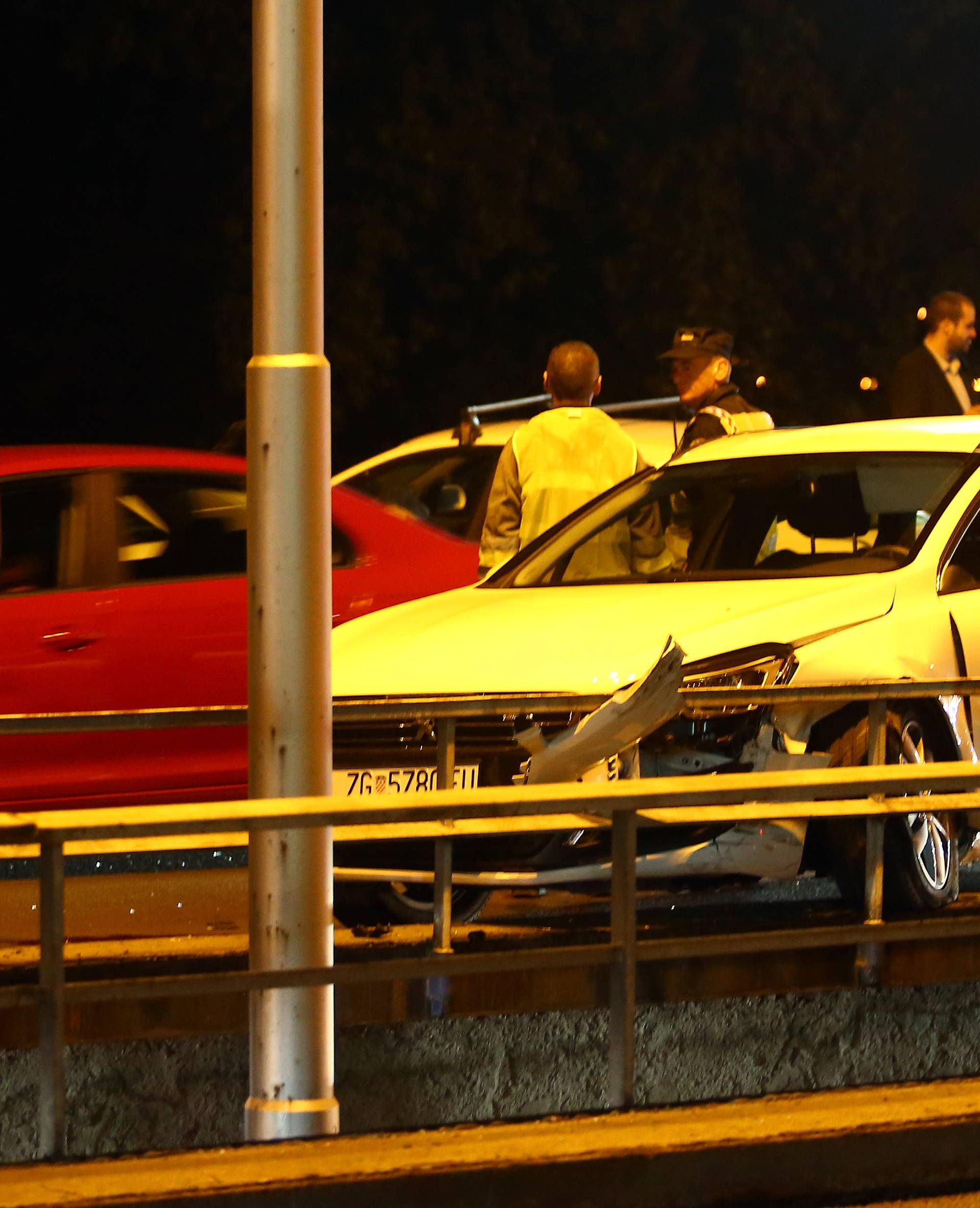 Zagreb: Sudarili se auti na mostu, ozlijeđen jedan čovjek