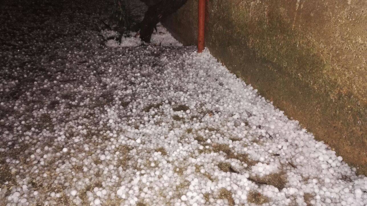 Snježni kaos: Neumorni vozači pomagali jedni drugima na putu