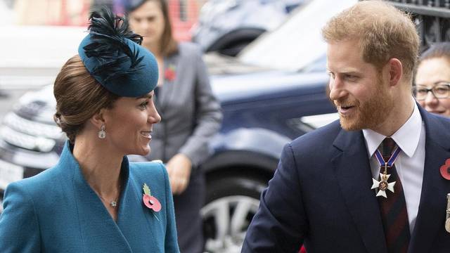 Princ Harry u društvu princeze Kate stigao na komemoraciju Anzac u Westminister