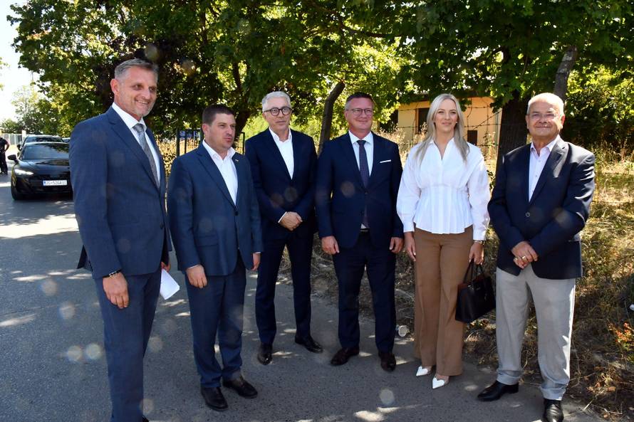 Slavonski Brod: Ministar Butkovi​ć na ​početku radova izgradnje ​​spojne ceste prema holdingu ​Đur​o ​Đ​aković