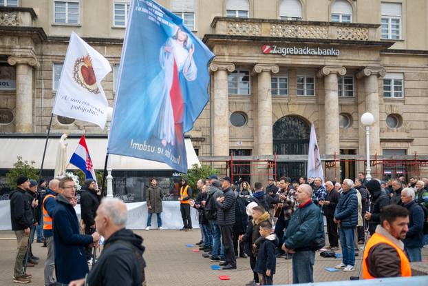 Muška molitva krunice svake prve subote u mjesecu na glavnom zagrebačkom trgu