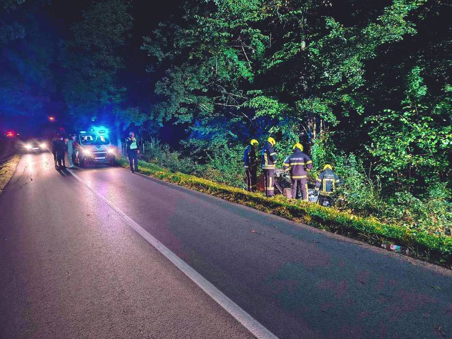 UZNEMIRUJUĆE Tinejdžeri   u Slavoniji autom sletjeli u kanal