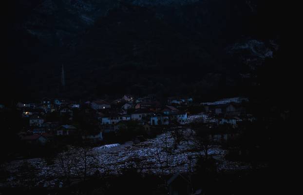 Nakon katastrofe u Donjoj Jablanici tek pokoja kuća je osvjetljena