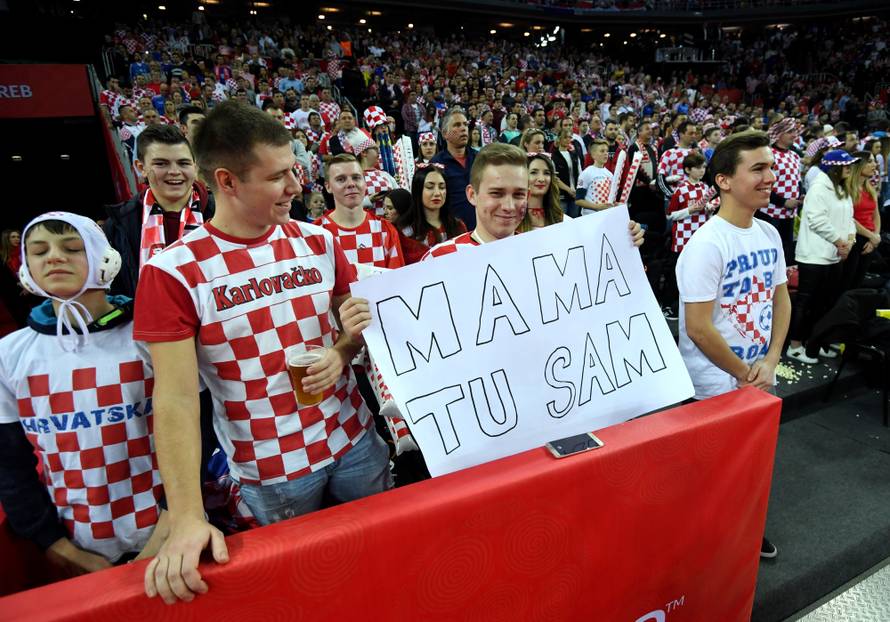 Ona je bila u svom điru: Curo, naši su Kauboji, ne Indijanci...