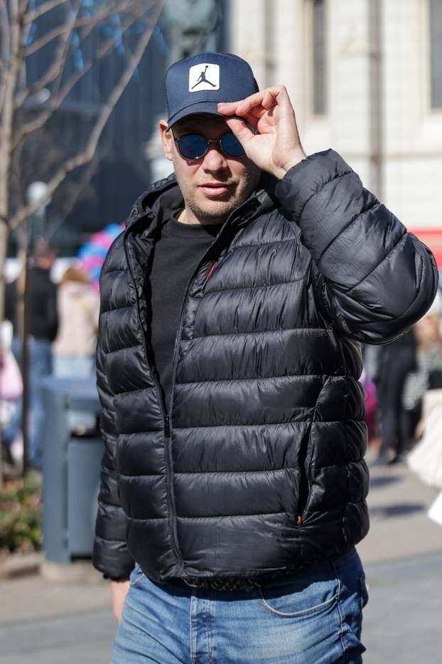 Zagreb: Nikola Garma uživao na suncu na kavi 