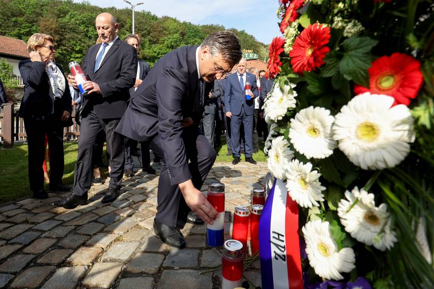 Veliko Trgovišće: Polaganje vijenaca ispred rodne kuće Franje Tuđmana povodom 100 obljetnice njegova rođenja