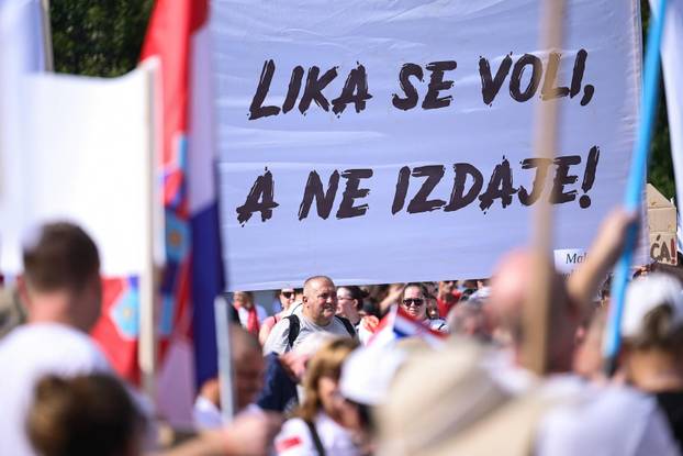 Zagreb: Okupljanje prosvjednika Hodaj za Liku, hodaj za Hrvatsku