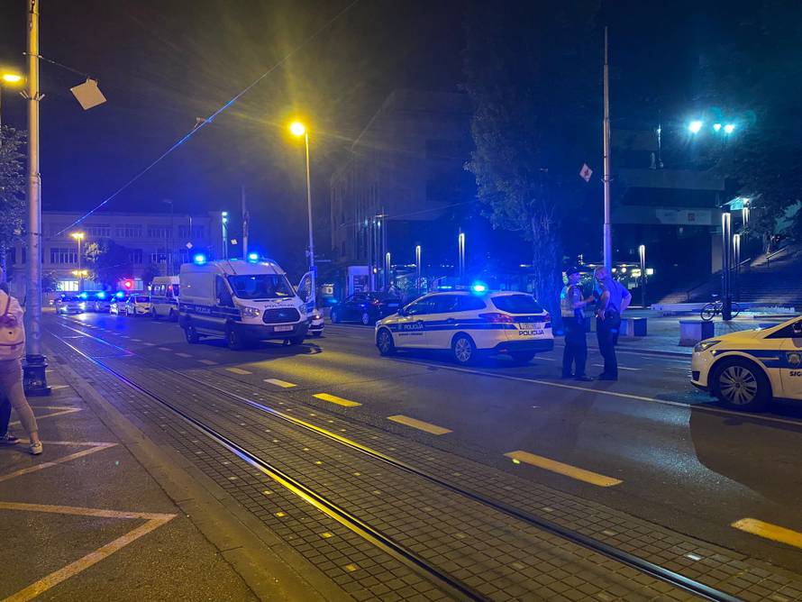 Opsadno stanje kod Cibone, sukobili se navijači i policija?