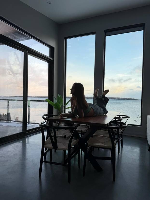 FOTO Bogati roditelji plaćaju mi da izlazim s njihovim sinovima, misle da sam idealna djevojka