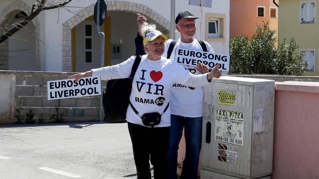 Bračni par s Vira stopira do Liverpoola kako bi pružili podršku Letu 3 na Eurosongu