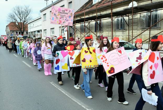 Sisak: Nekoliko stotina mališana iz dječjih vrtića i osnovnih škola sudjelovalo je na tradicionalnom Sisačkom fašniku