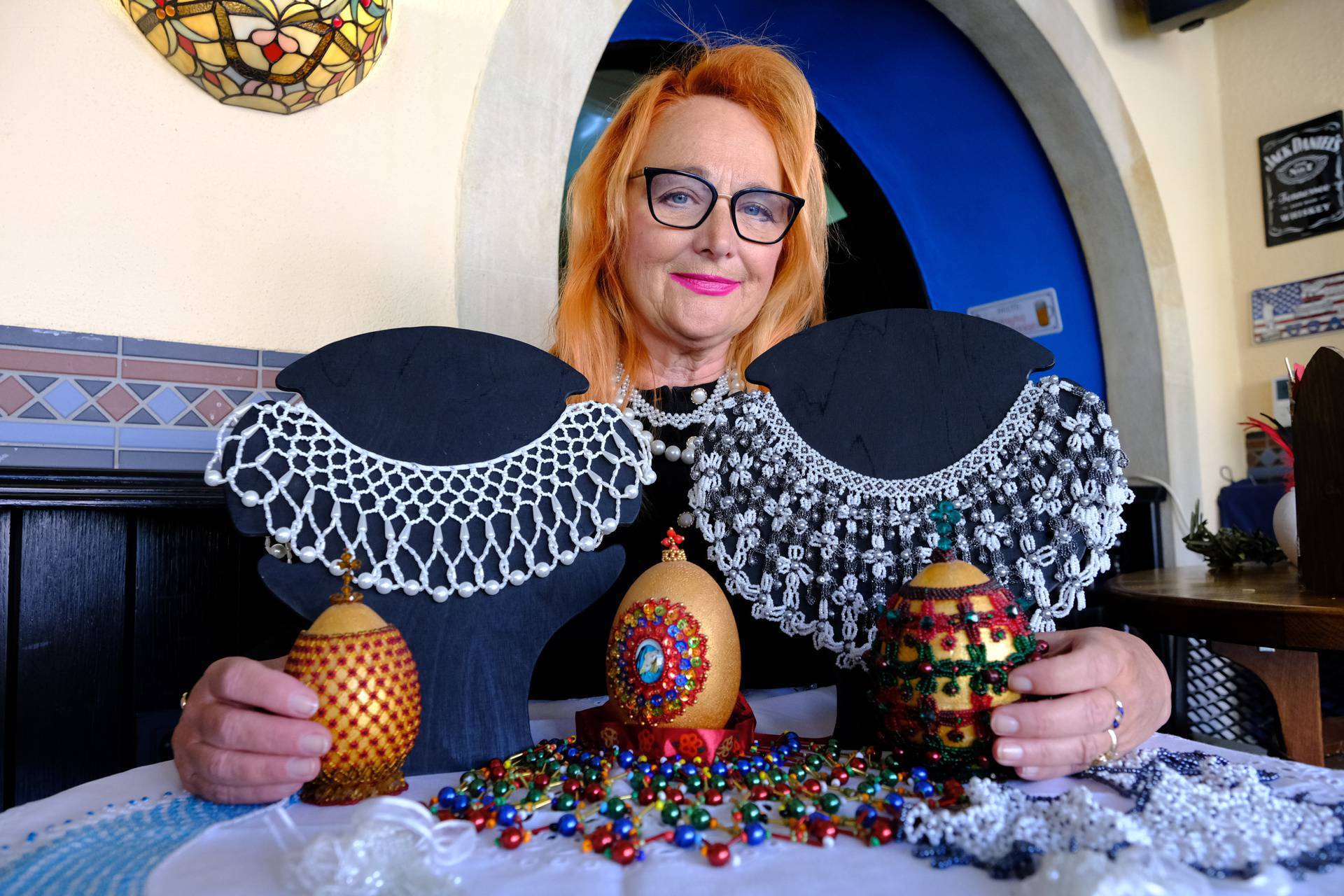 Zagreb: Jadranka Bagladi ukrašava pisanice perlicama