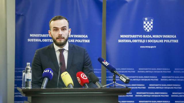 Zagreb: Ministar Josip Aladrović uručio je 19 ugovora za ublažavanje siromaštva