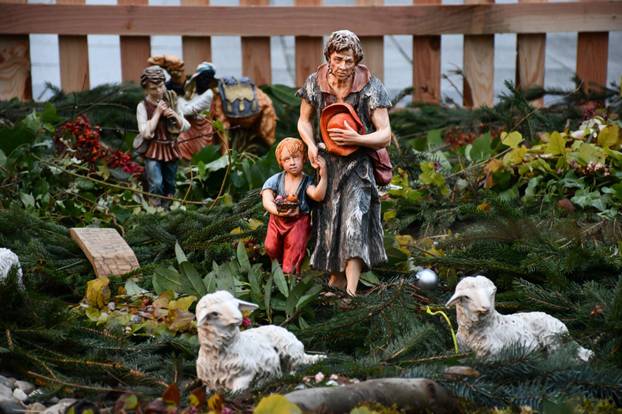 FOTO Ove detaljno izrađene jaslice uljepšale su blagdanski ugođaj u Slavonskom Brodu