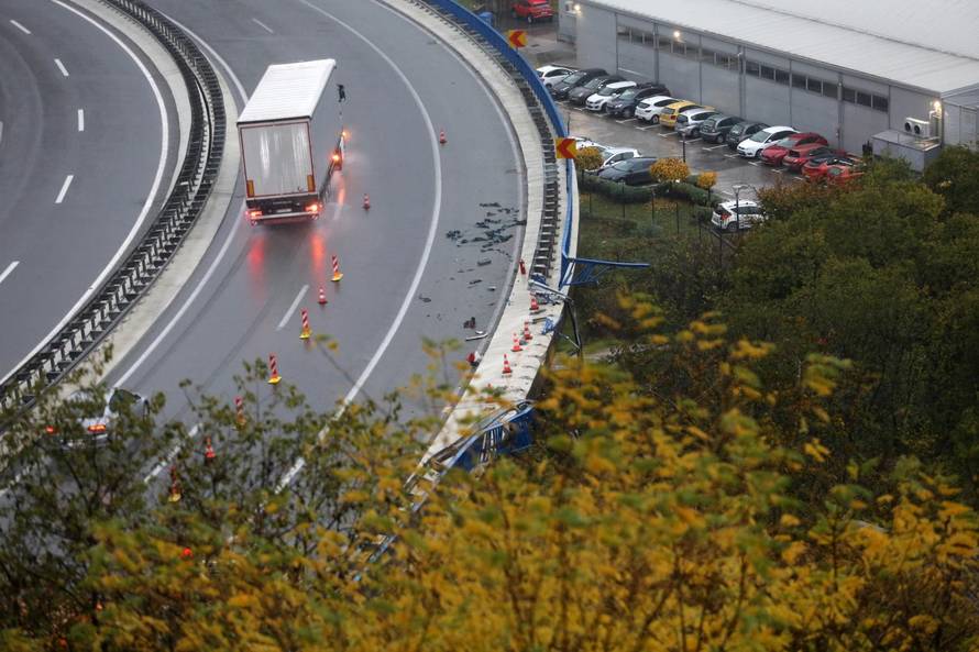 Kamion sletio s vijadukta Svilno, vozač preživio