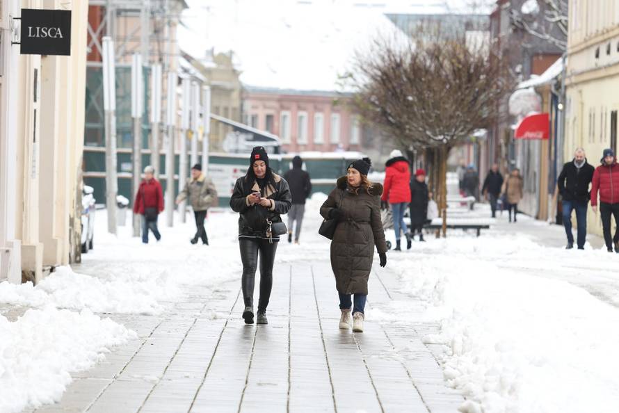 Snježni pokrivač je zabijelio je Osijek
