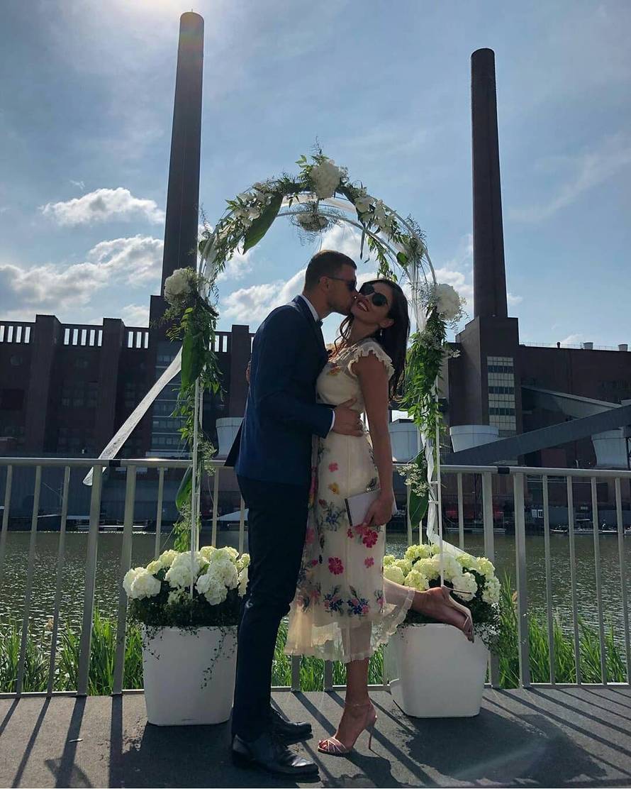 Žena Edina Džeke: Ne spavamo zajedno, njemu treba odmora...