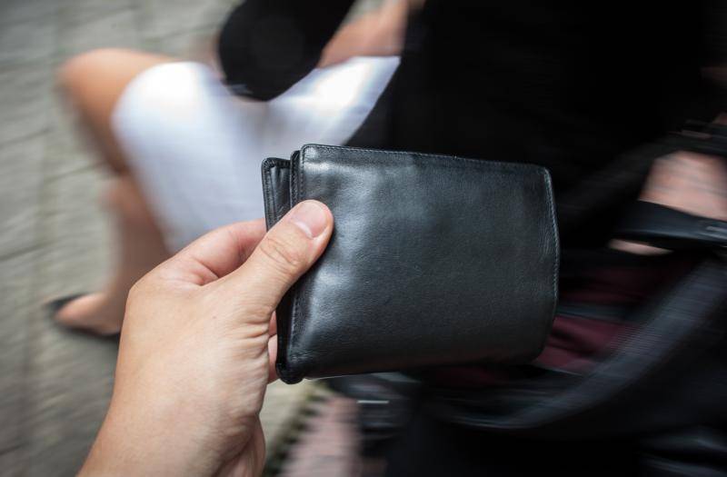 Handbag theft increases