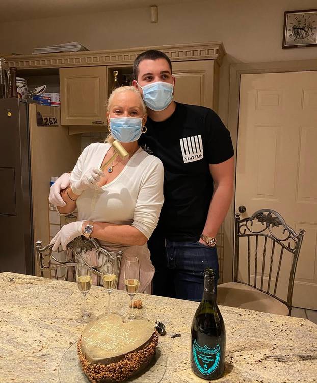 Sve pršti od luksuza: Lepa Brena prodaje vilu Aleksandri Prijović. Evo kako izgleda raskošna kuća