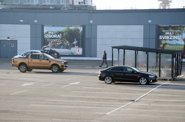 Sisčani su se priključili bojkotu trgovina i kafića 