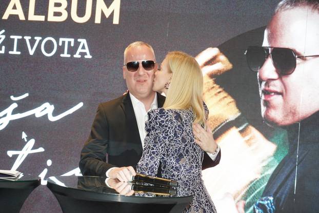 Beograd: Jelena Rozga i Saša Matić objavili dugoočekivanji duet koji se nalazi na albumu 'Dva života' kojim Saša Matić obilježava 20 godina karijere
